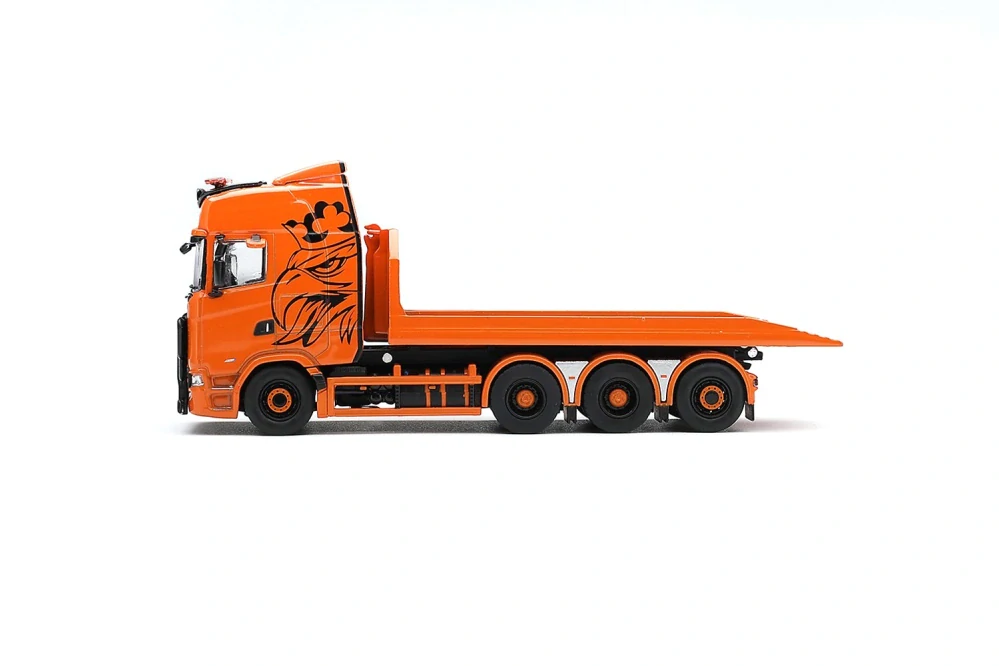 Scania 770S B8x4NA Hooklift Flatbed 2025 orange 1:64 Mini GT