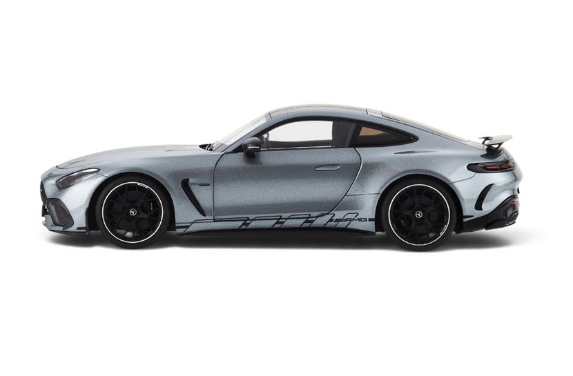 Mercedes-AMG GT 63 Pro 4Matic+ selenite grey 1:18 NZG