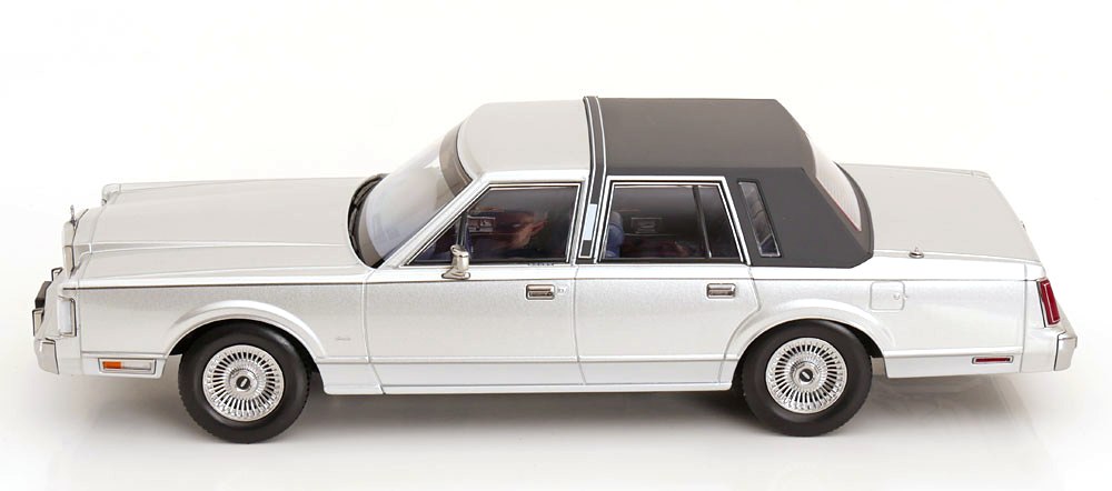 Lincoln Town Car *Air Movie* 1985 silver/dark grey 1:18 KK Scale