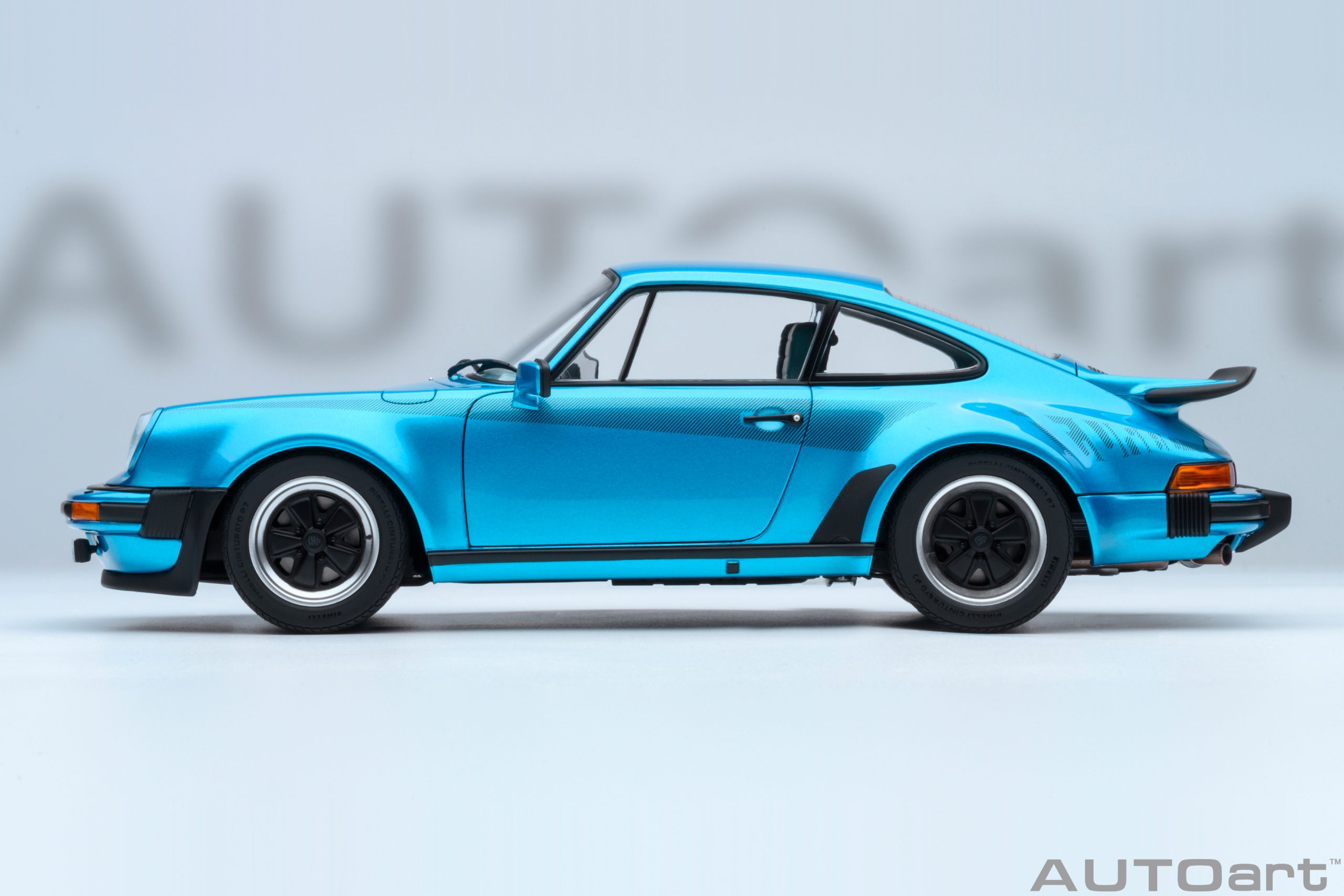 Porsche 911 930 Turbo 3.0 Minerva blue 1:18 AUTOart