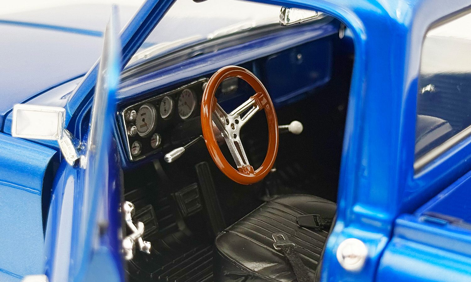 Chevrolet C-10 Custom Frost Bite 1972 blue 1:18 Acme Diecast