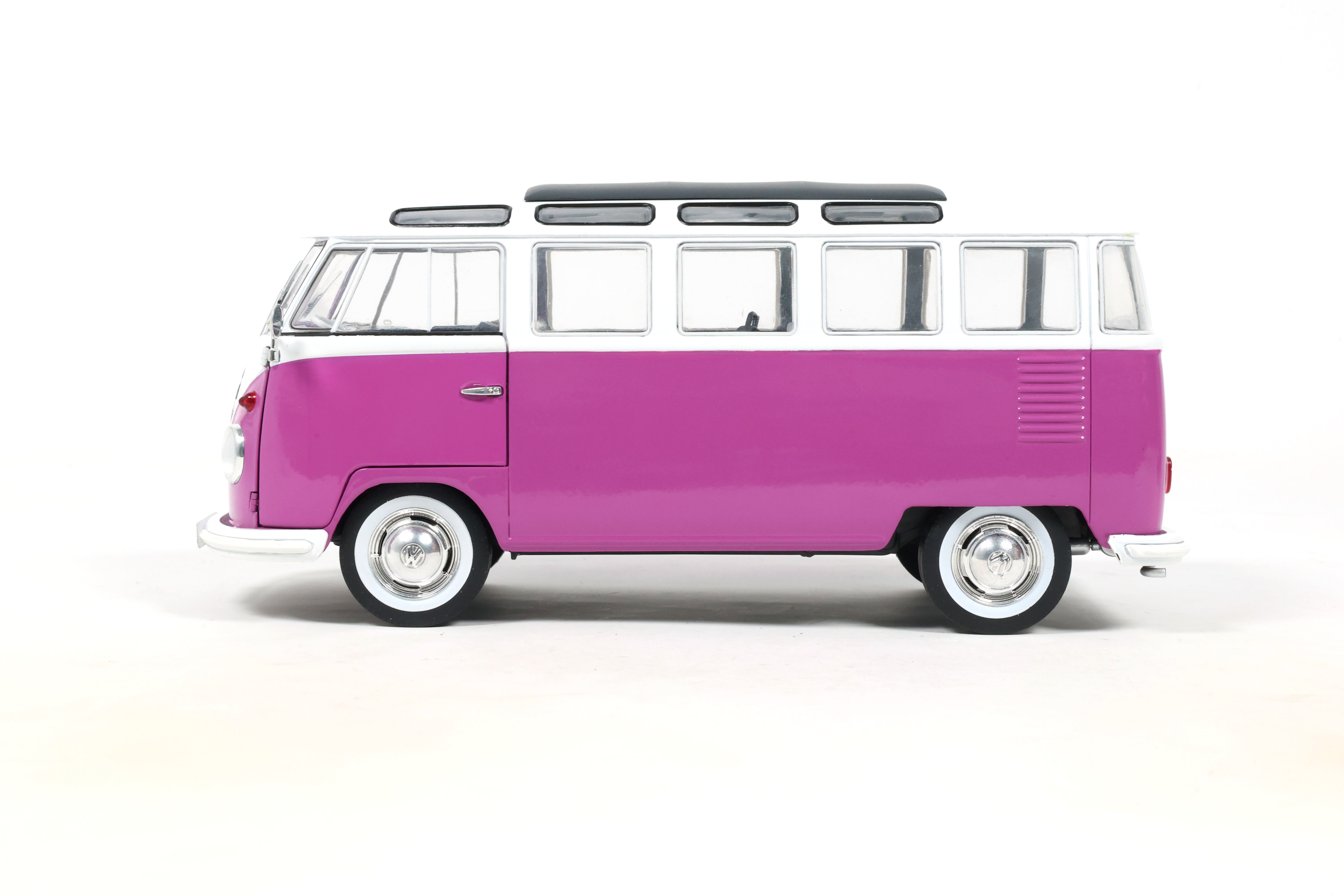 Volkswagen T1 Samba 1962 violet/white 1:18 Solido
