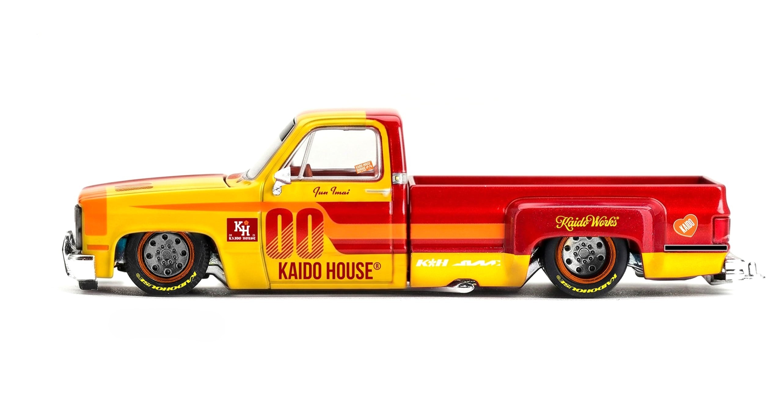 Chevrolet Silverado Dually 1980 Kaido Racing Team V1 yellow/red 1:64 Mini GT