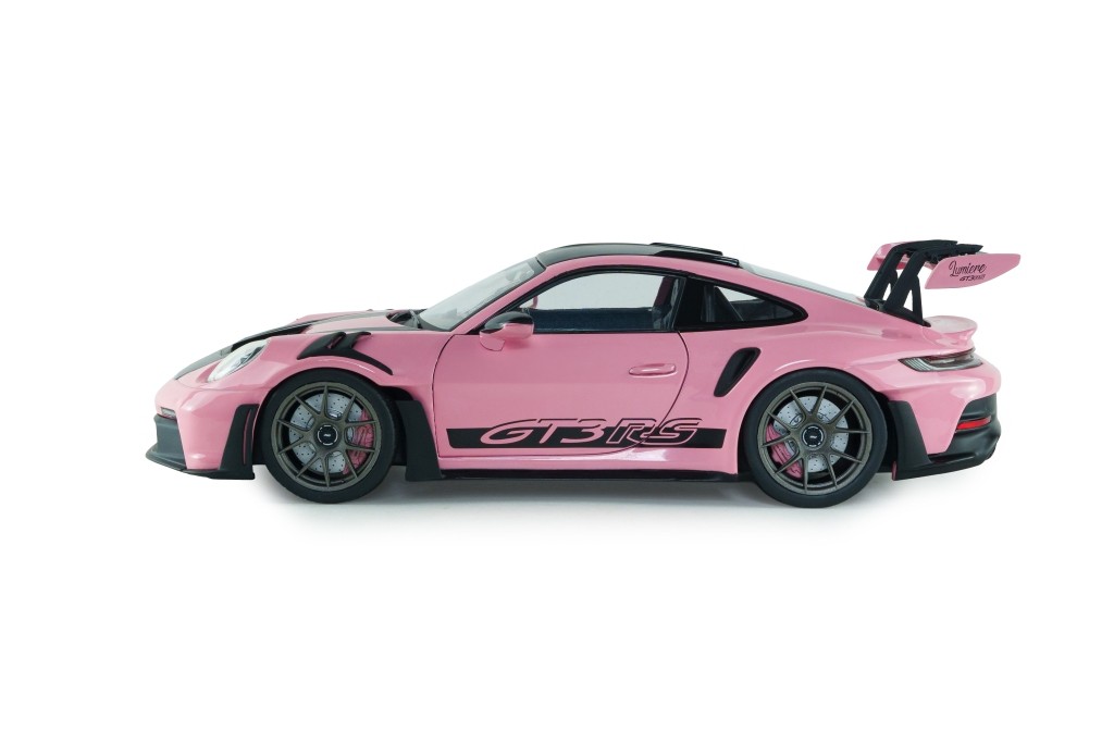 Porsche 911 GT3 RS Weissach Package 2024 pink 1:18 Solido