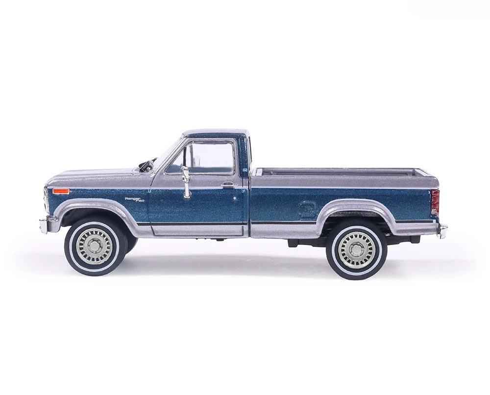 Ford F-150 Ranger XLT Short Bed 1980 silver/midnight blue metallic 1:64 Ixo America
