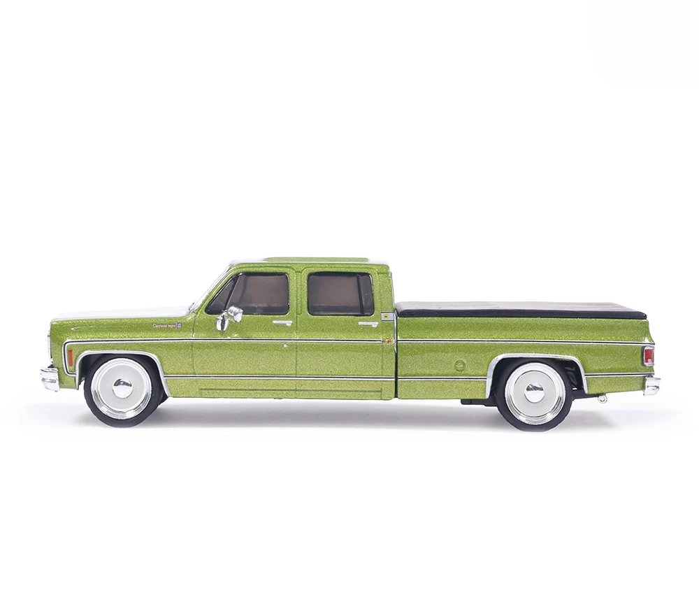 Chevrolet Cheyenne Super C10 Crew Cab Fleetside Lowered 1974 lime green metallic 1:64 Ixo America