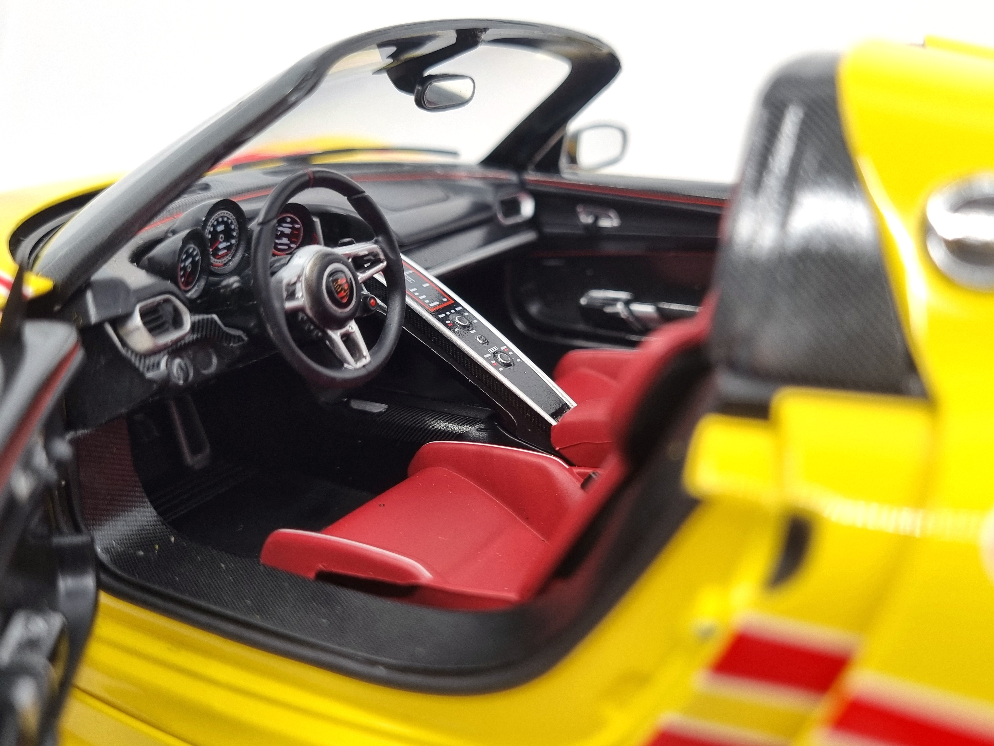 Porsche 918 Spyder 2015 1:18 Minichamps