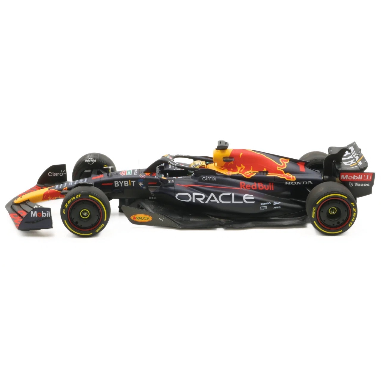 Oracle Red Bull Racing RB18 #1 M. Verstappen Winner Abu Dhabi GP 2022 1:18 Minichamps