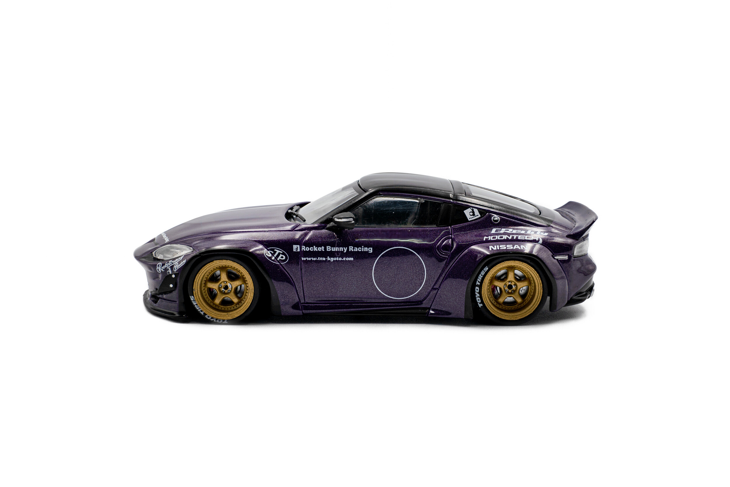 Nissan 400Z Rocket Bunny 2022 purple 1:43 Solido