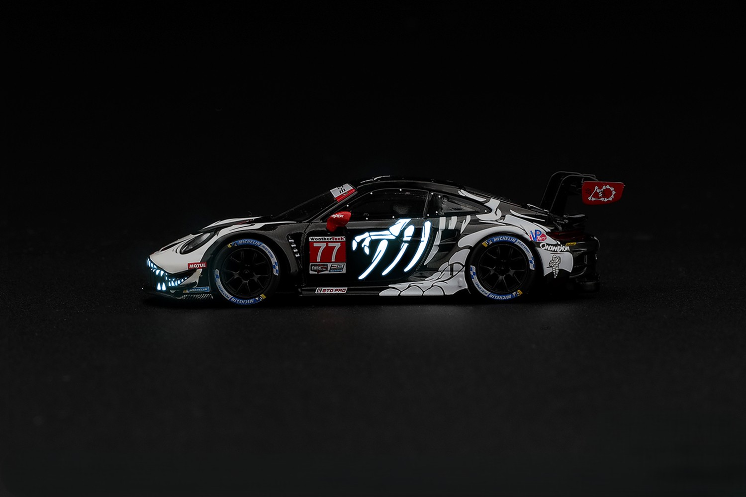 Porsche 911 (992) GT3 AO Racing #77 N.Tandy/H.King/A.Picariello *Skeleton Rexy* IMSA Petit Le Mans 2026 1:64 Mini GT