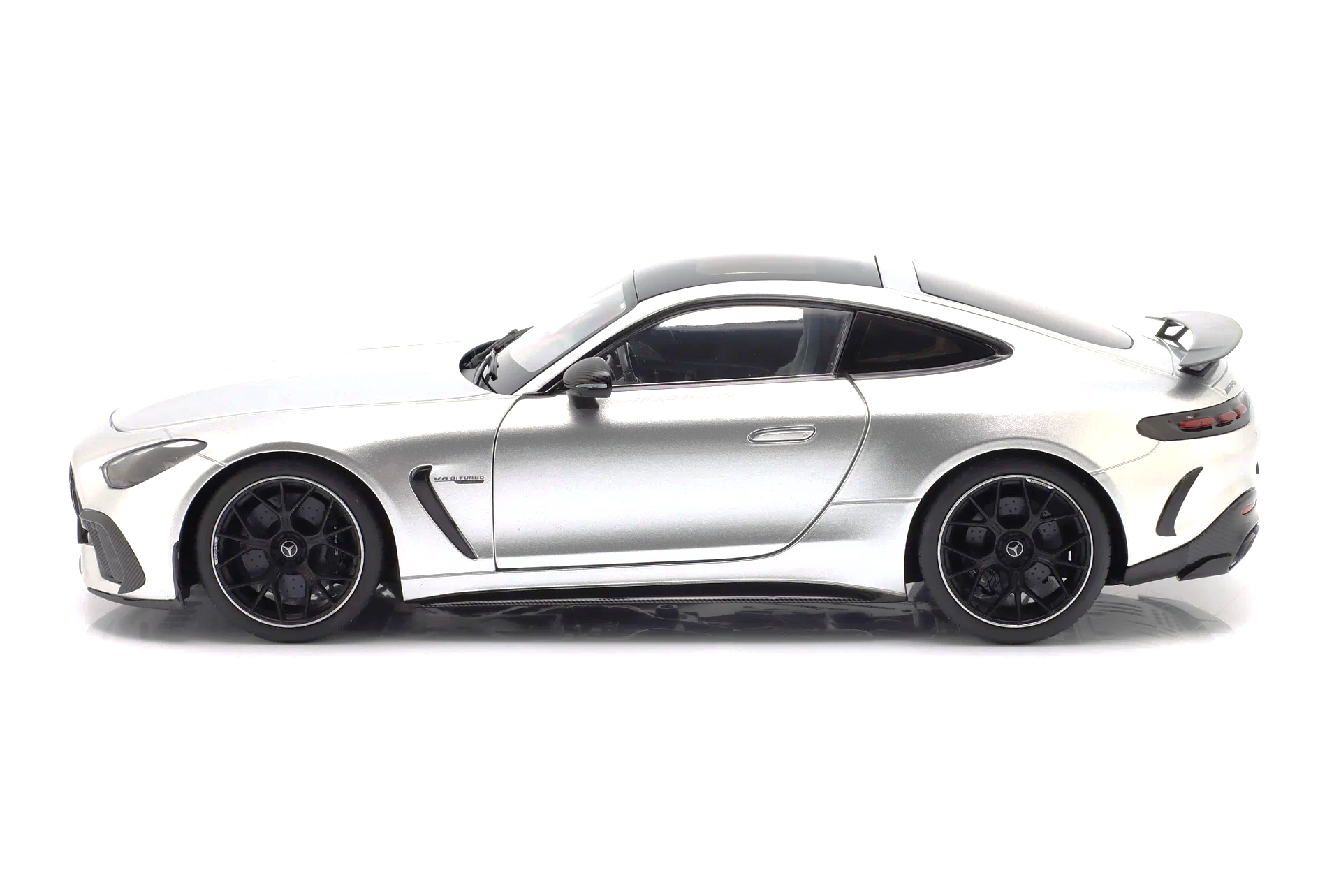 Mercedes-AMG GT 63 Pro 4Matic+ hightech silver metallic 1:18 NZG