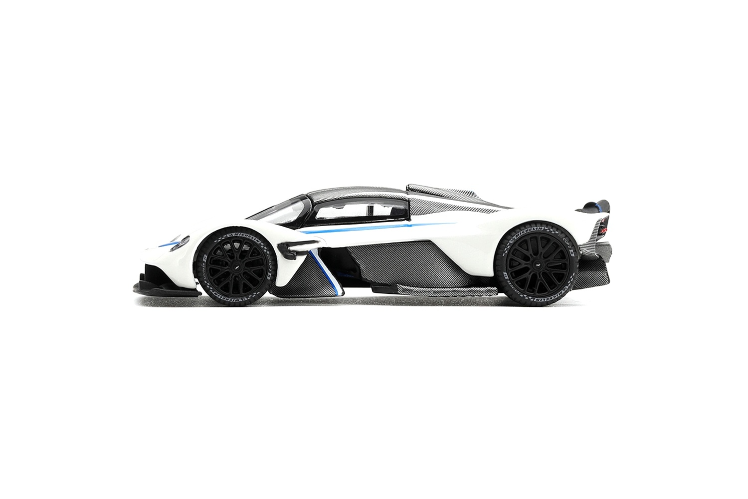 Aston Martin Valkyrie 2021 escaping white 1:64 Mini GT