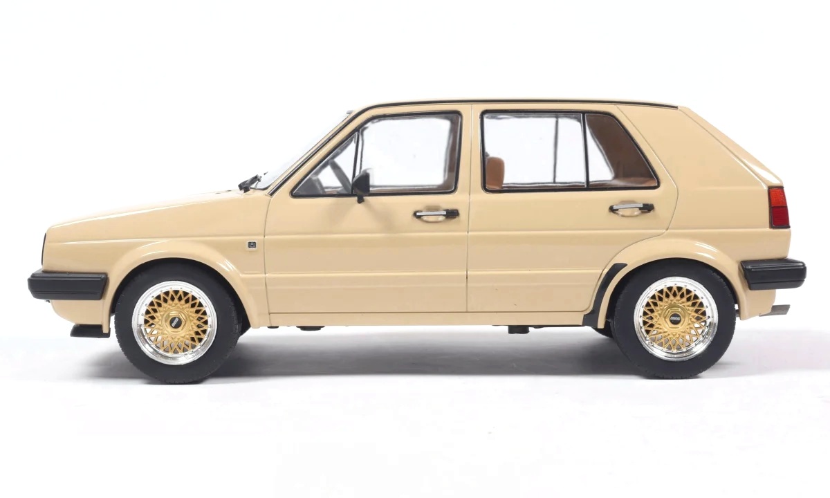 Volkswagen Golf II 1983 beige 1:18 MCG Modelcar Group