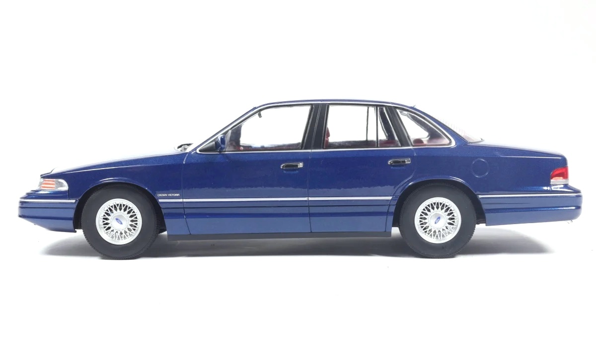 Ford Crown Victoria 1993 dark blue 1:18 MCG Modelcar Group