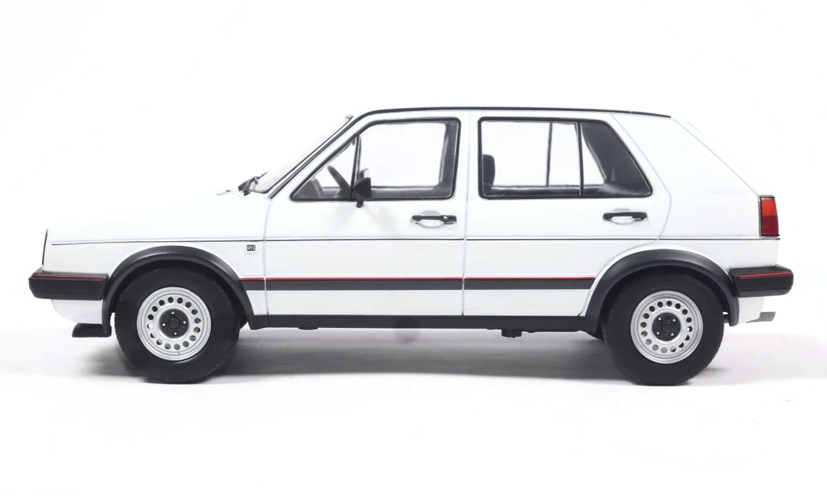 Volkswagen Golf II GTI 1983 white 1:18 MCG Modelcar Group
