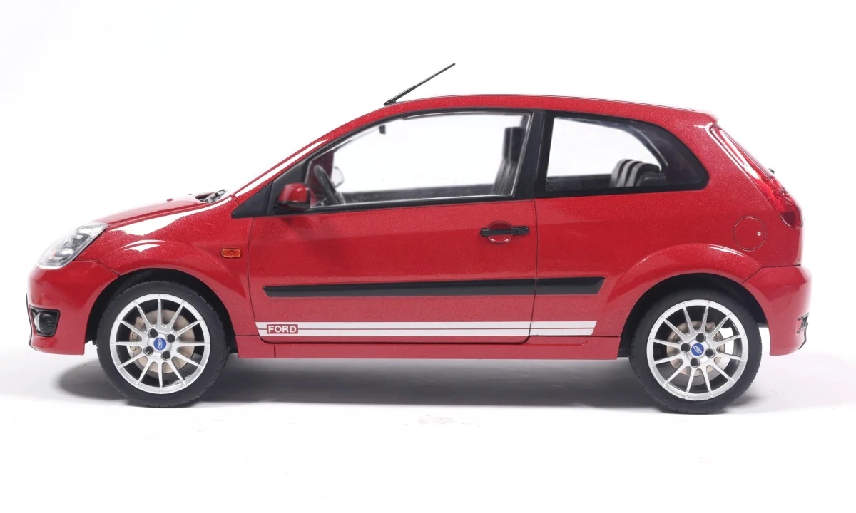Ford Fiesta 2007 dark red 1:18 MCG Modelcar Group