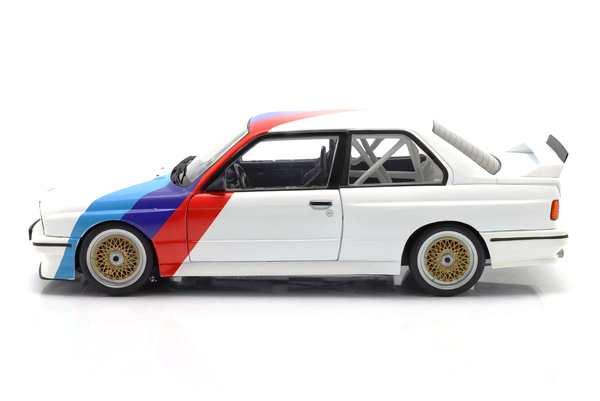 BMW E30 M3 M-Sport Year 1987 1:18 Solido