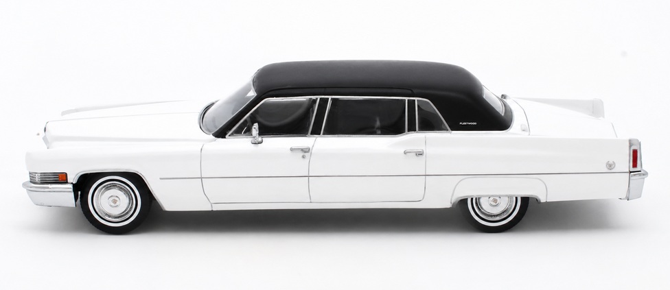 Cadillac Fleetwood 75 Limousine 1970 white/black 1:43 Matrix Scale Models