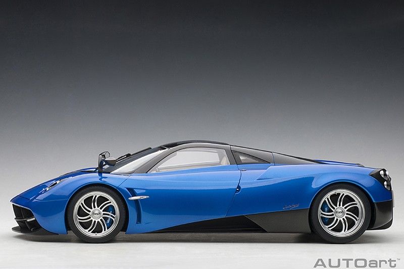 Pagani Huayra 2011 blue metallic 1:12 AUTOArt