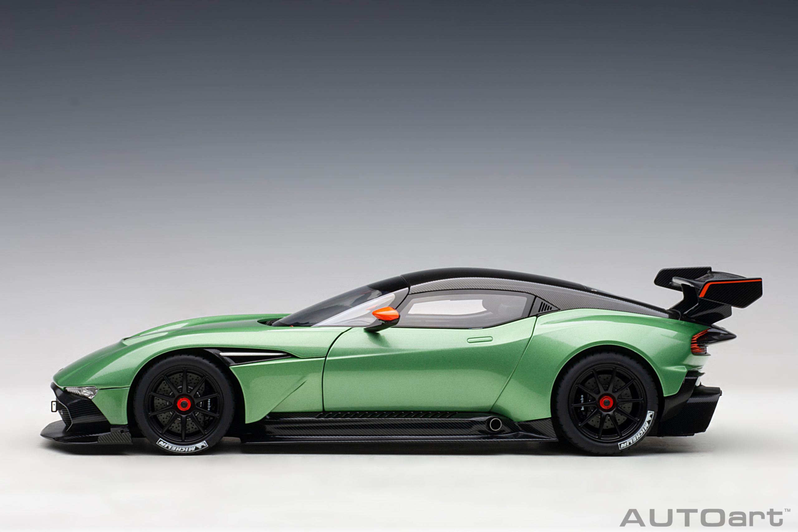 Aston Martin Vulcan Coupe 2015 apple tree green metallic 1:18 AUTOart