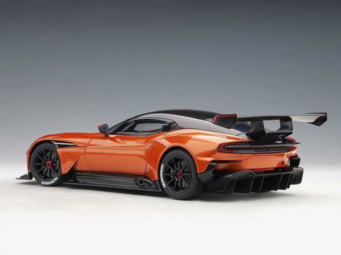 Aston Martin Vulcan madagascar orange 1:18 AUTOart