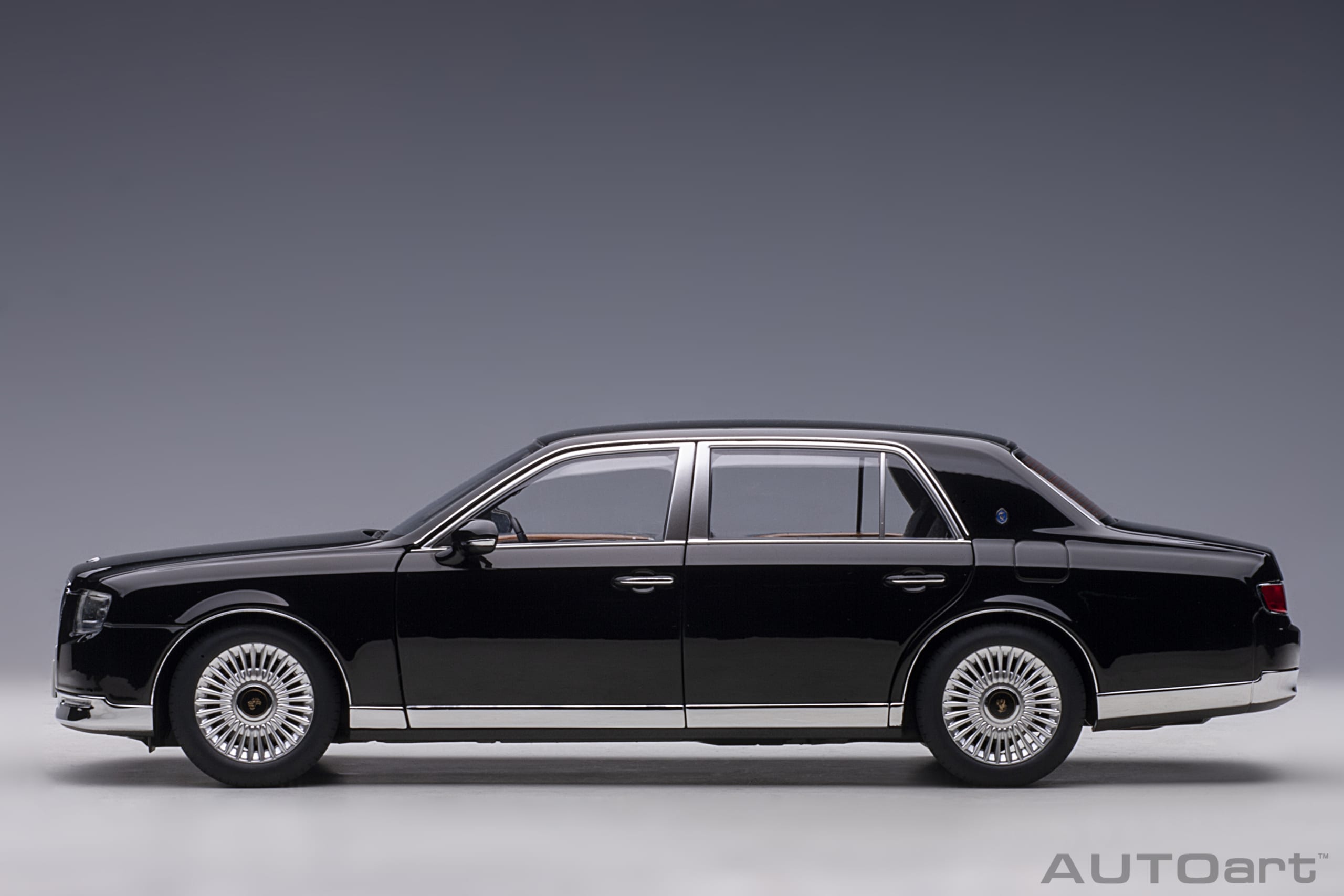 Toyota Century 2018 black 1:18 AUTOart