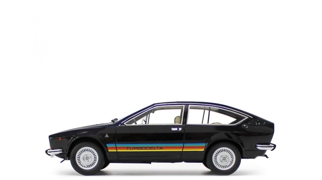 Alfetta GTV 2.0 Turbodelta black 1:18 Laudoracing Model