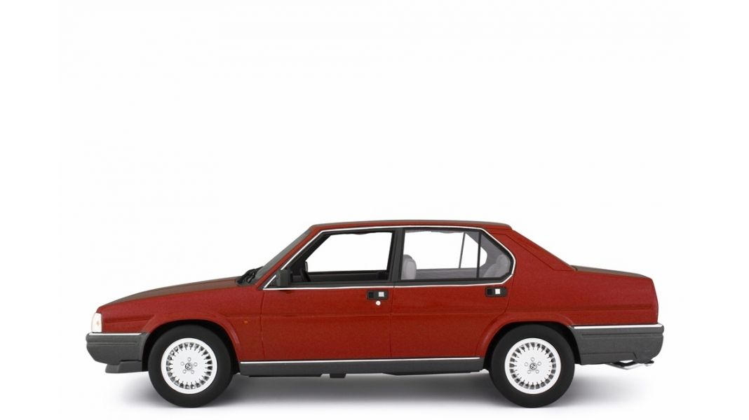 Alfa Romeo 90 2.5 1985 metallic opale 1:18 Laudoracing Model