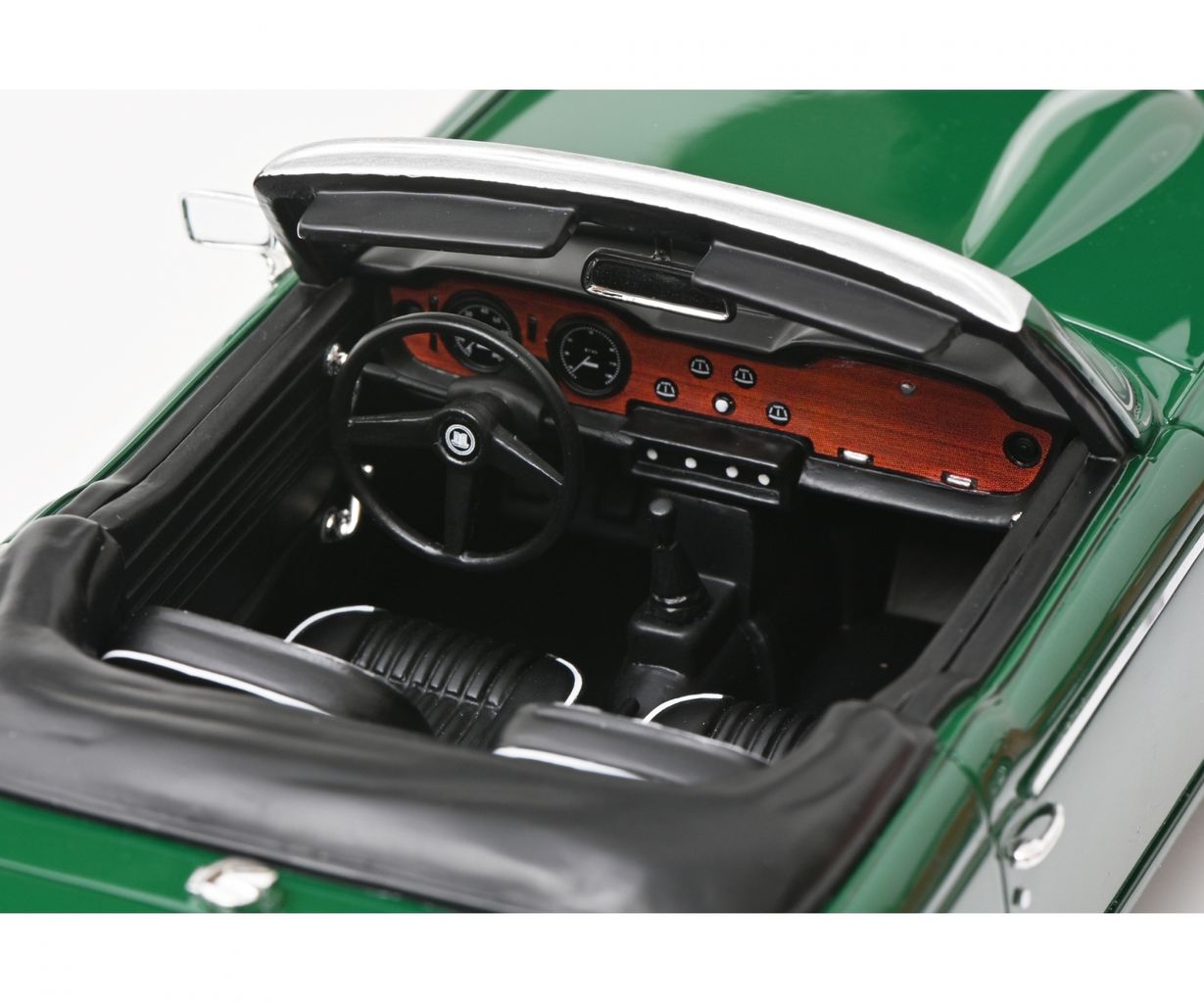 Triumph TR250 green 1:18 Schuco