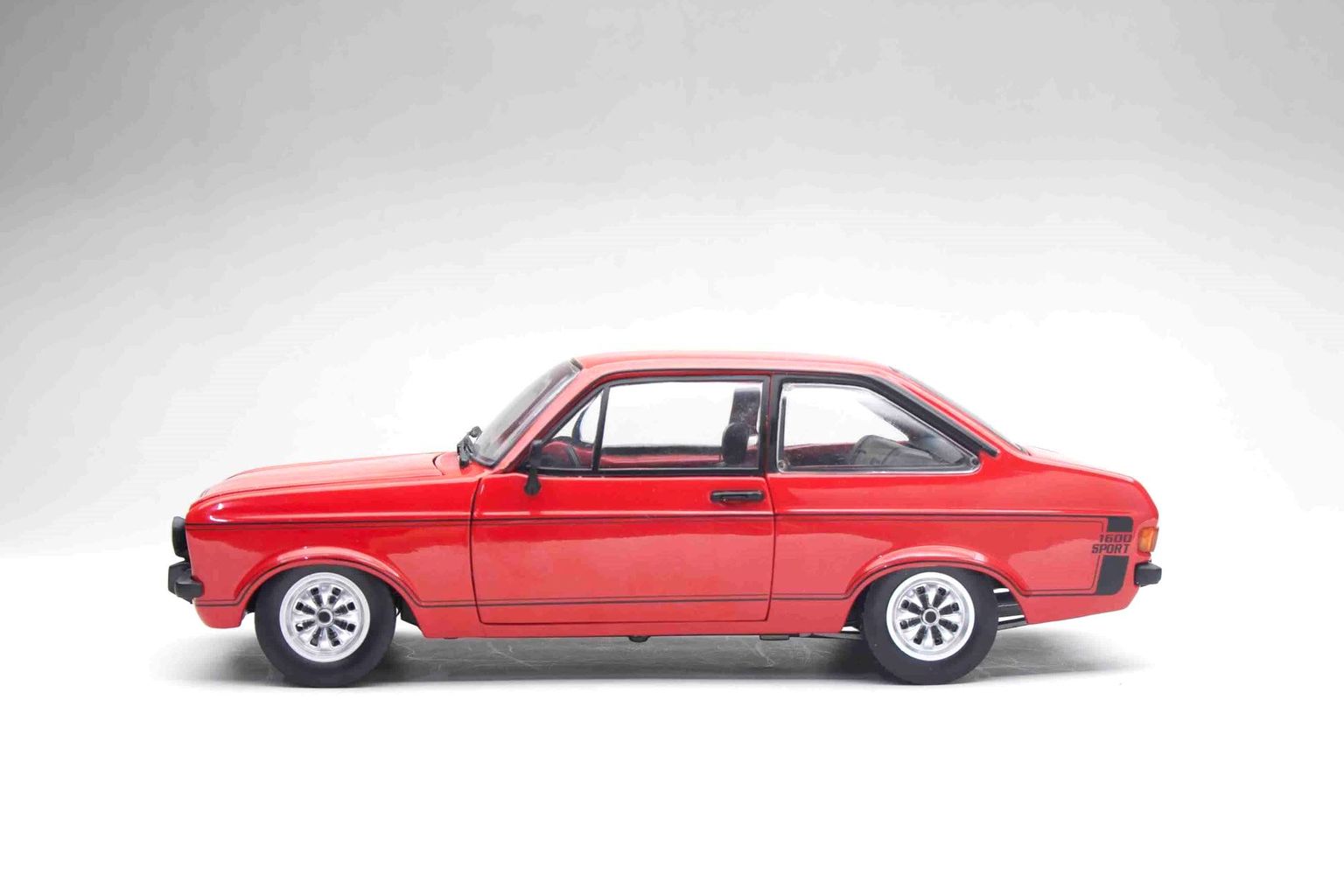 Ford Escort MK II 1600 Sport 1975 red 1:18 Sun Star