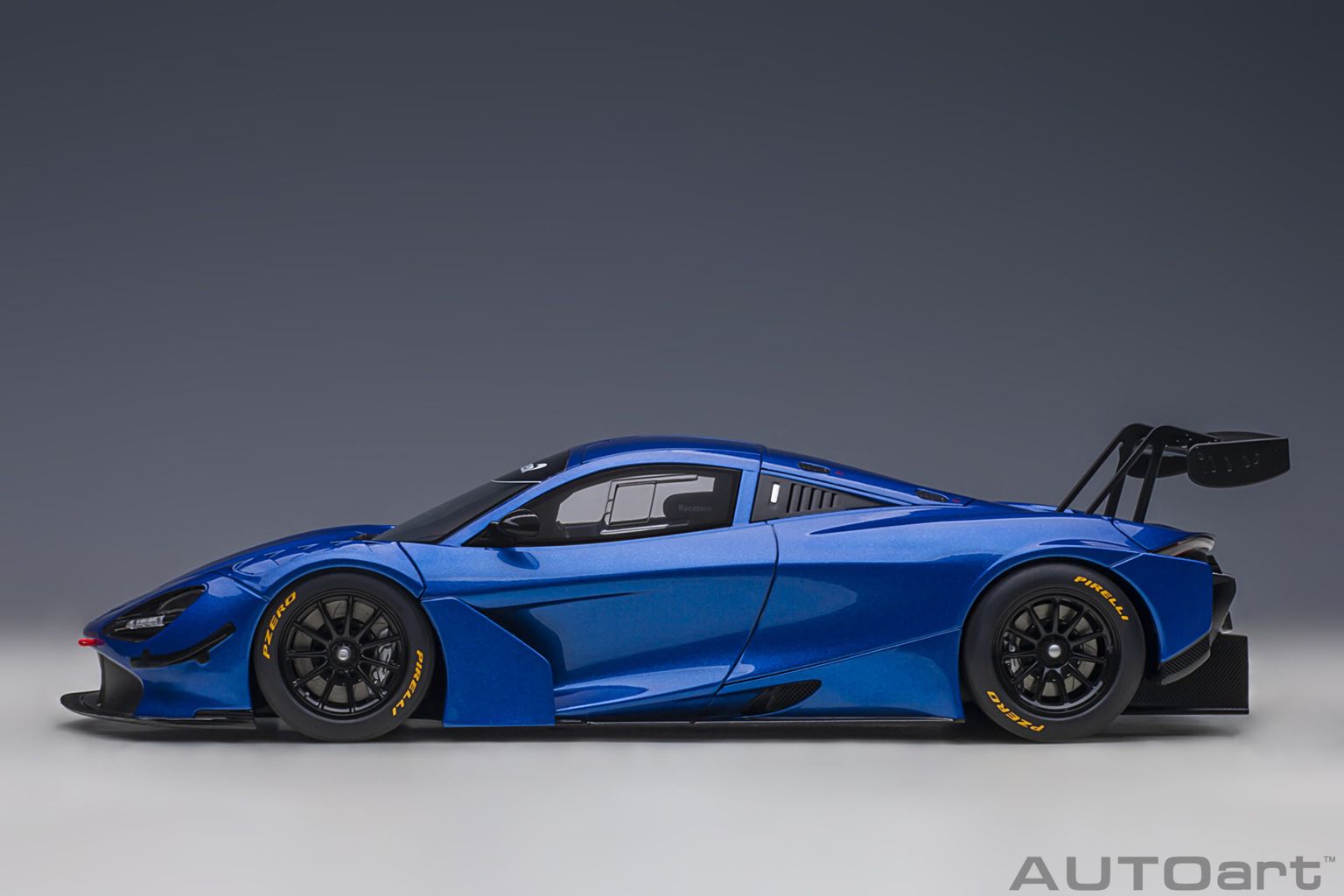 McLaren 720S GT3 2017 azure blue 1:18 AUTOart