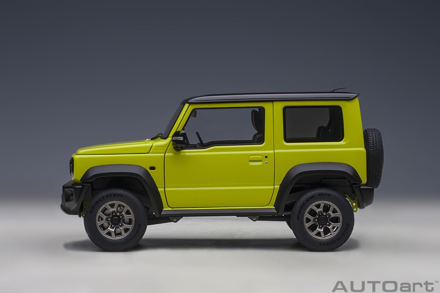 Suzuki Jimny SIERRA 2018 kinetic yellow/black roof 1:18 AUTOart