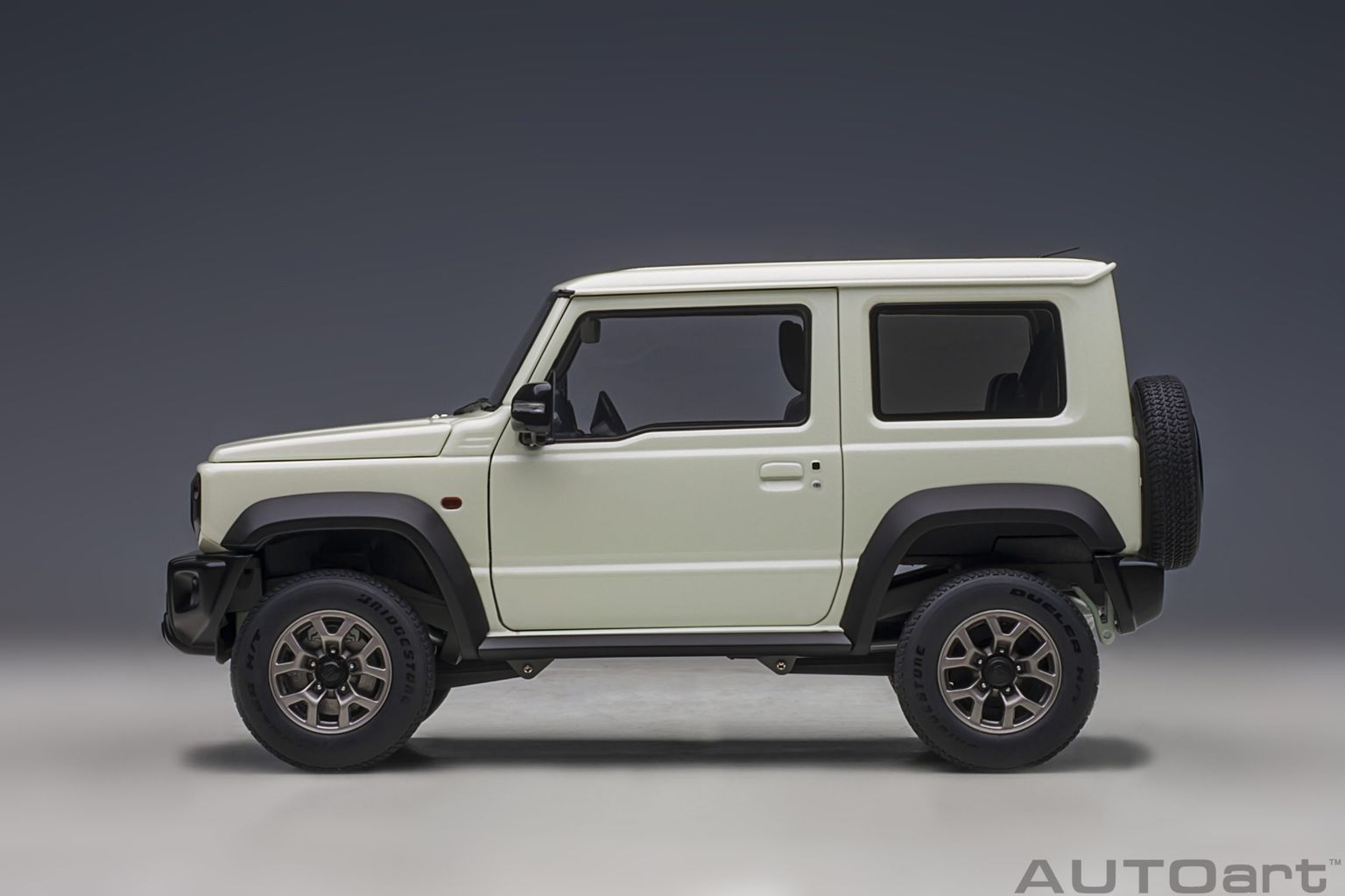 Suzuki Jimny SIERRA 2018 pure white pearl 1:18 AUTOart