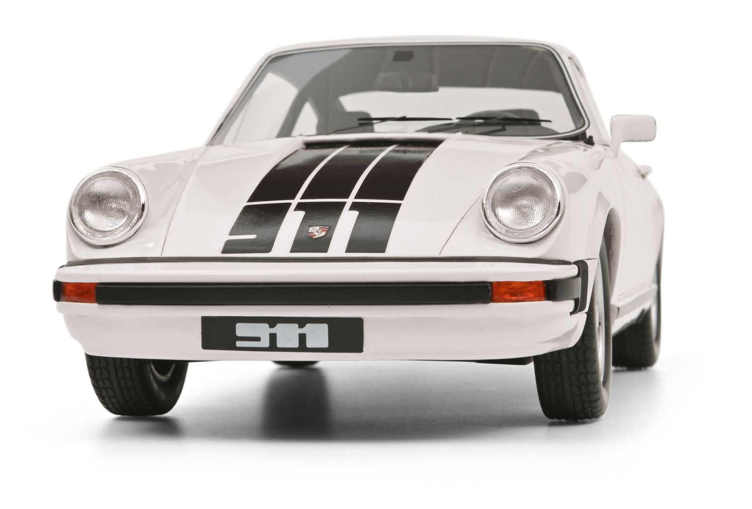 Porsche 911 Coupé white/black 1:18 Schuco