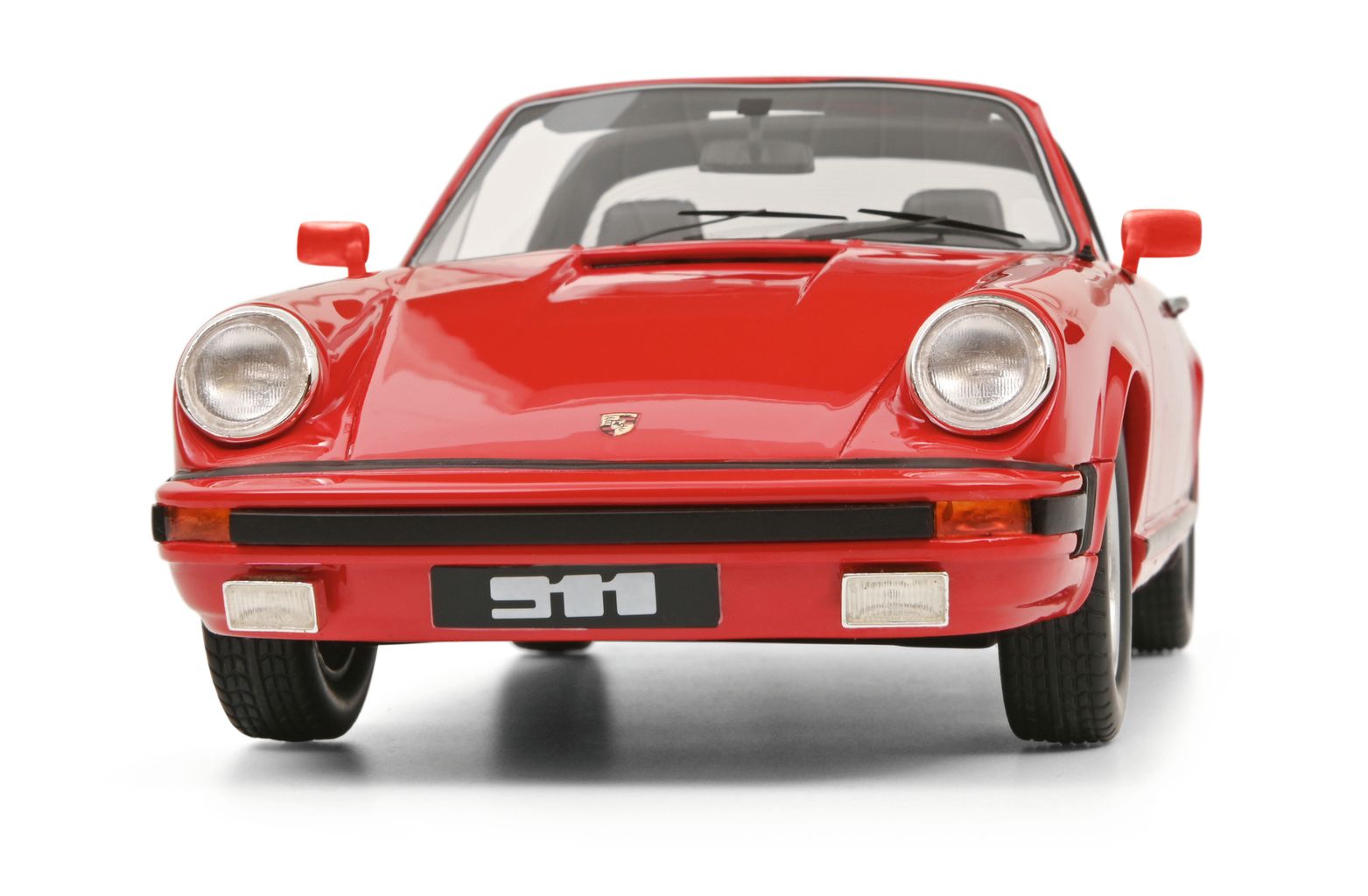 Porsche 911 Targa 1977 guards red/black 1:18 Schuco