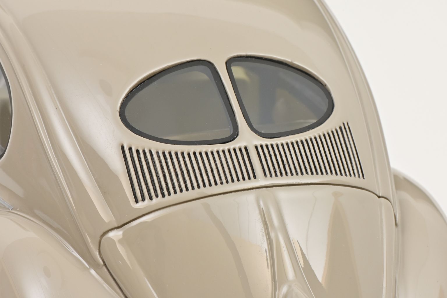 Volkswagen Beetle Split Window ivory 1:18 Schuco