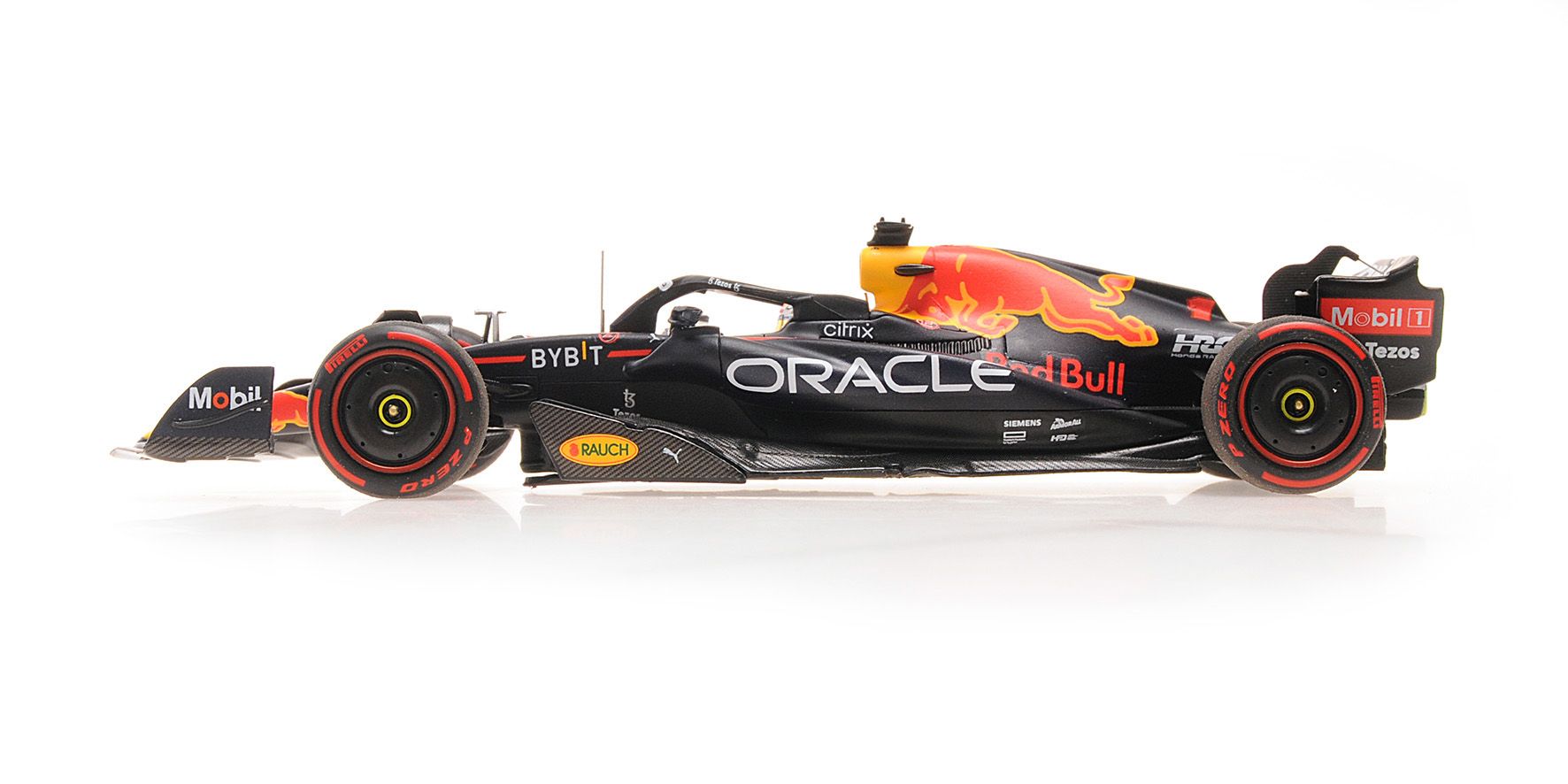 Oracle Red Bull Racing RB18 #1 M.Verstappen Winner Spanish GP 2022 1:43 Minichamps