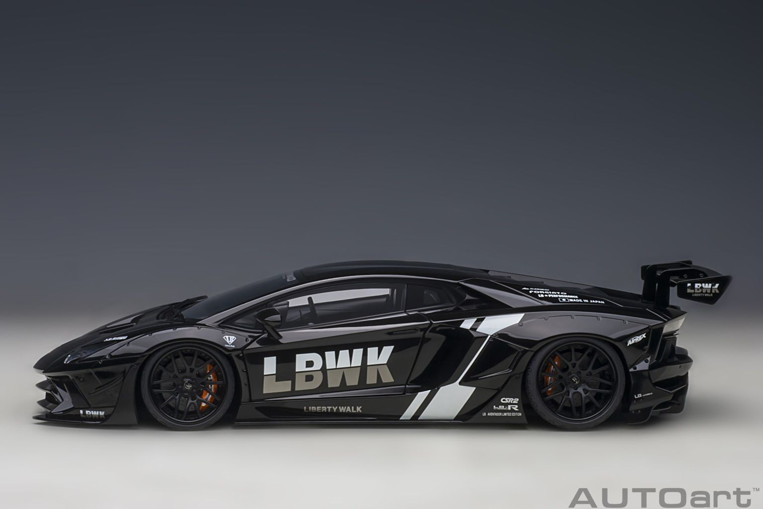 Liberty Walk Lb-Works Lamborghini Aventador Limited Edition LBWK livery 1:18 AUTOart