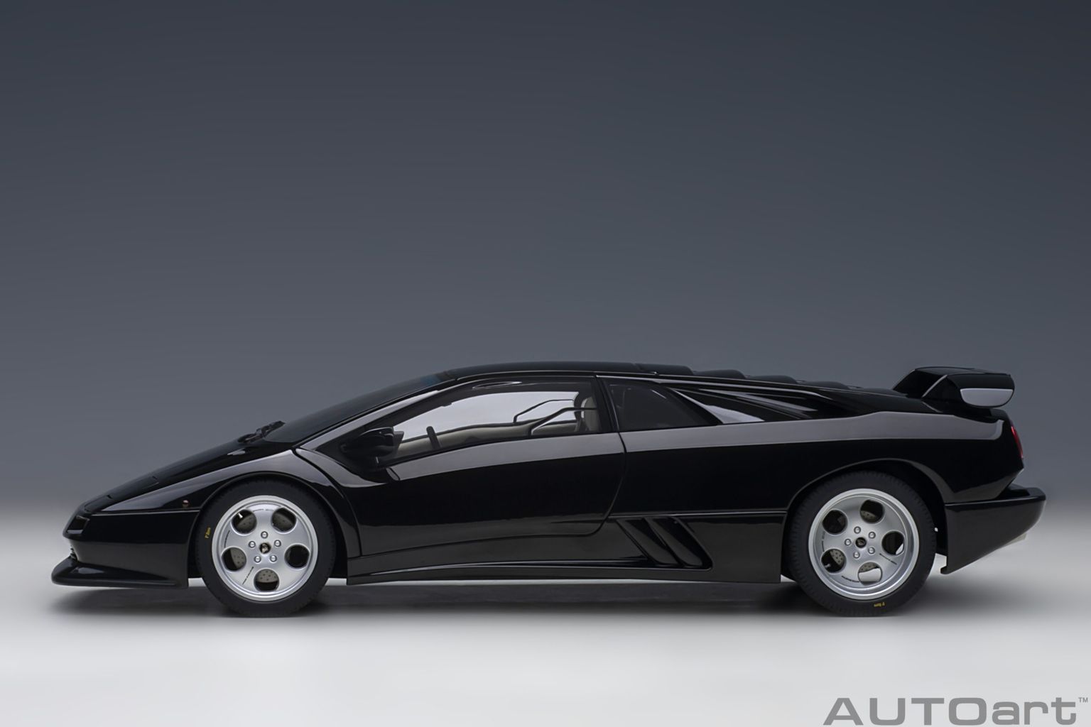 Lamborghini Diablo SE30 1993 deep black metallic 1:18 AUTOart