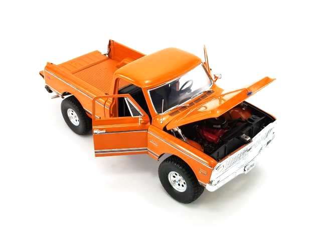 Chevrolet CST/10 4x4 Lifted Offroad Edition 1972 orange/white 1:18 Acme Diecast