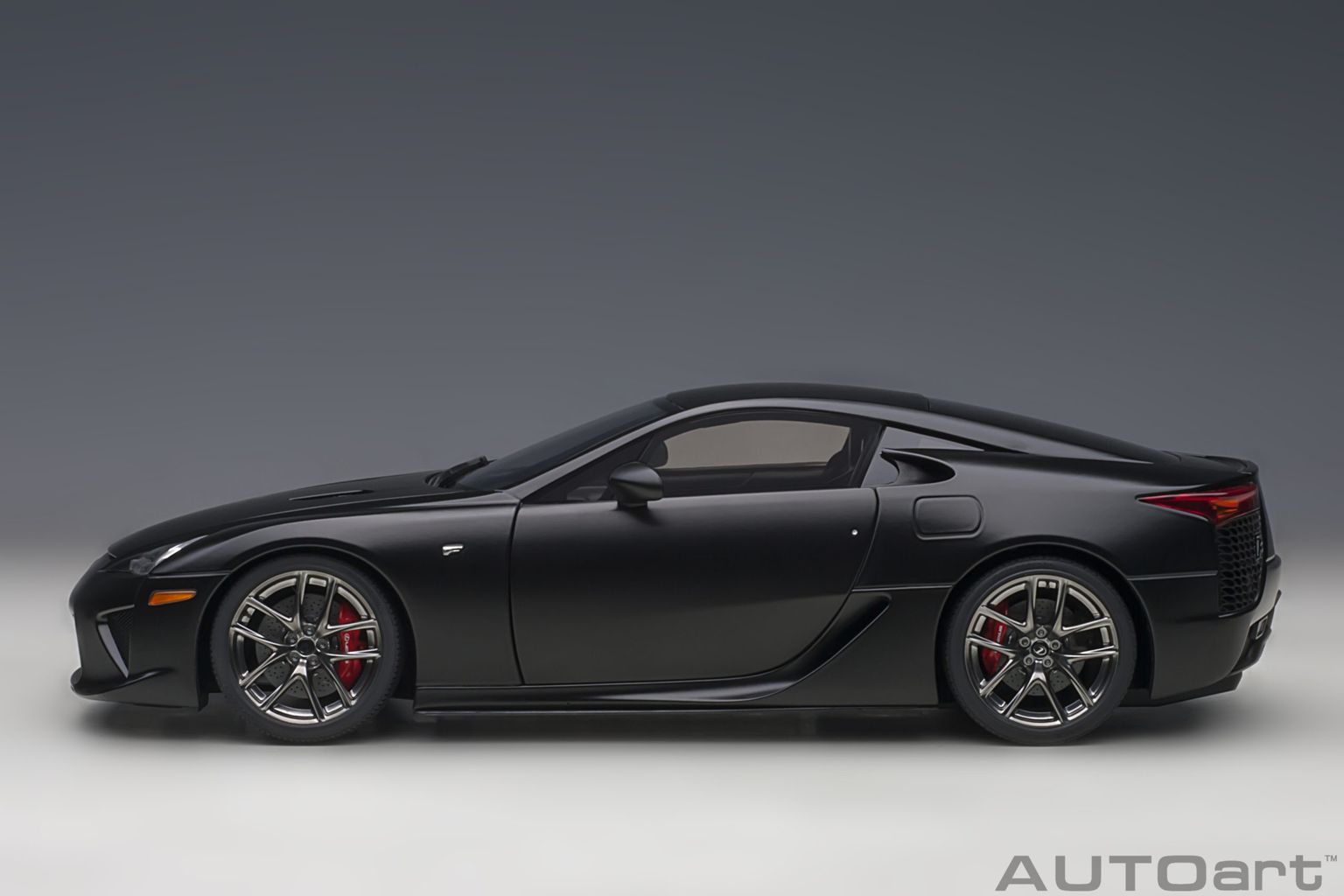 Lexus LFA 2010 matt black 1:18 AUTOart