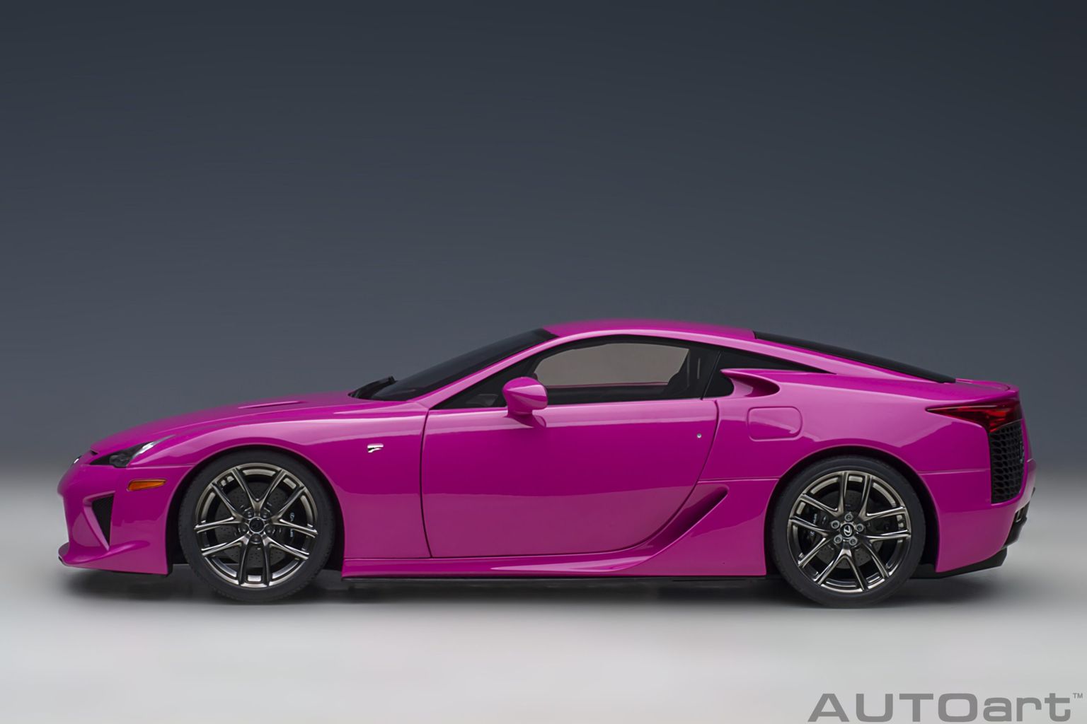 Lexus LFA 2010 passionate pink 1:18 AUTOart