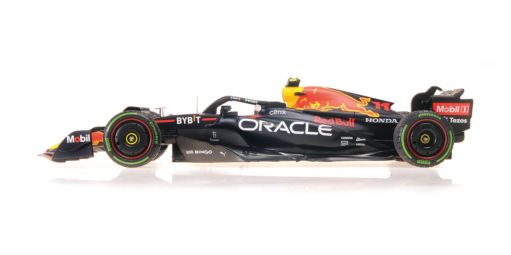 Oracle Red Bull Racing RB18 #11 S.Perez 2nd Japanese GP 2022 1:18 Minichamps 