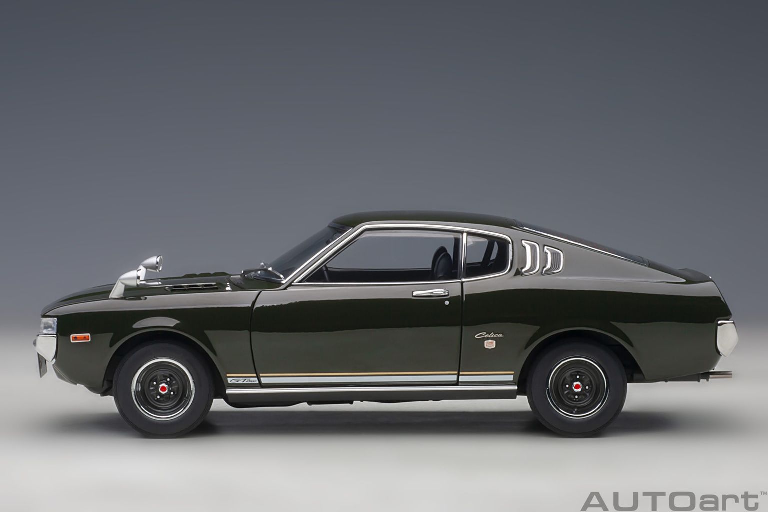 Toyota Celica Liftback 2000GT (RA25) 1973 moss green 1:18 AUTOart