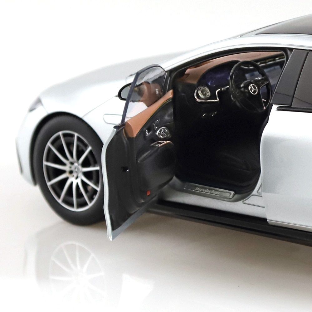 Mercedes-Benz EQ EQS with Lights hightech silver metallic 1:18 NZG