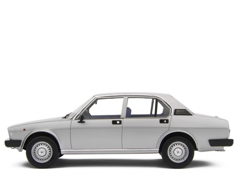 Alfa Romeo Alfetta 2.0 L 1978 silver 1:18 Laudoracing Model 