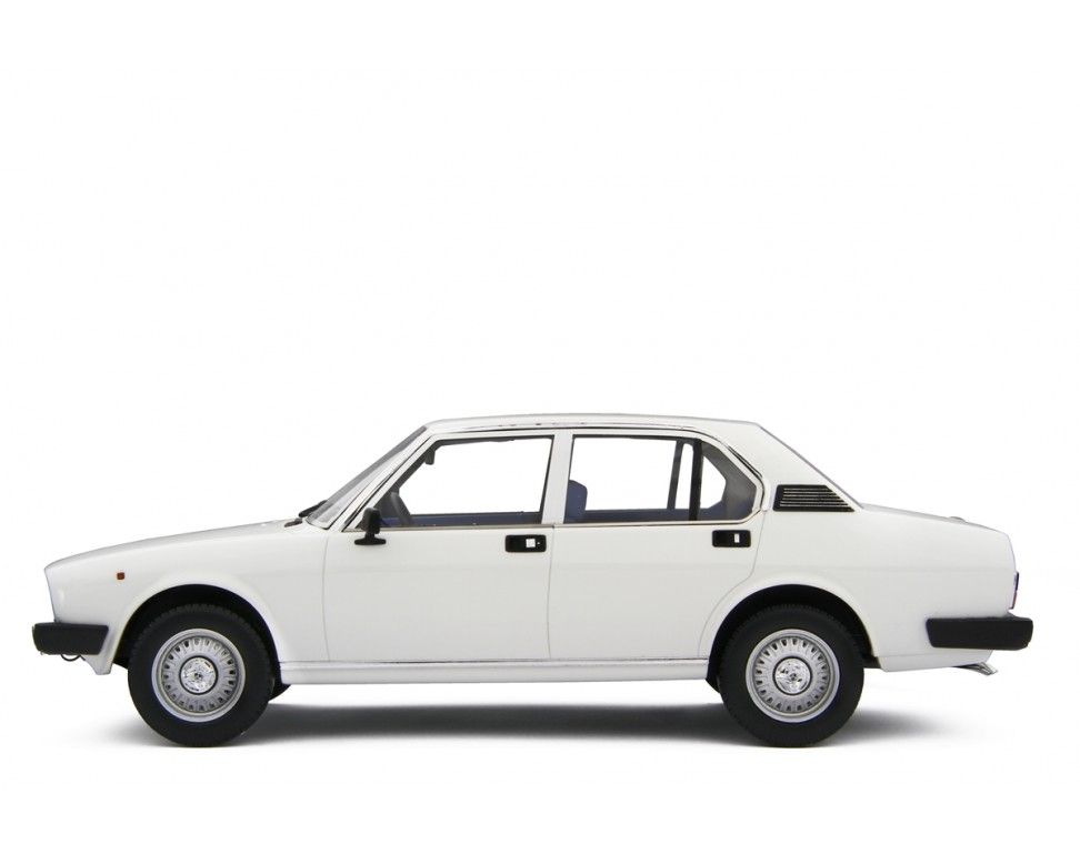 Alfa Romeo Alfetta 2.0 L 1978 white 1:18 Laudoracing Model 