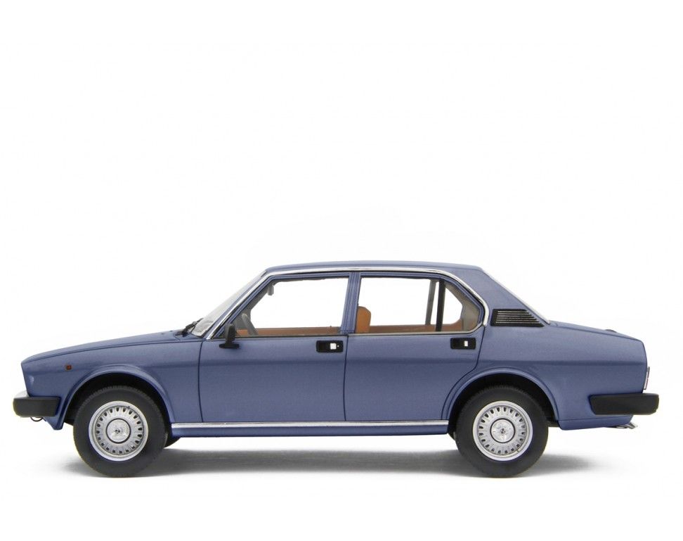 Alfa Romeo Alfetta 2.0 L 1978 blue metallic 1:18 Laudoracing Model