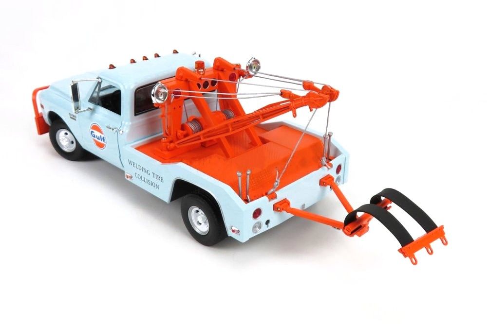 Chevrolet C-30 Dually Wrecker *Gulf Oil Welding Tire Collision* 1969 Gulf 1:18 Greenlight