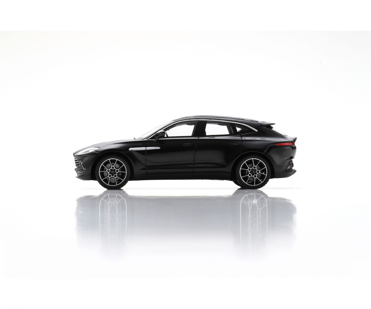 Aston Martin DBX 2019 black 1:43 Schuco